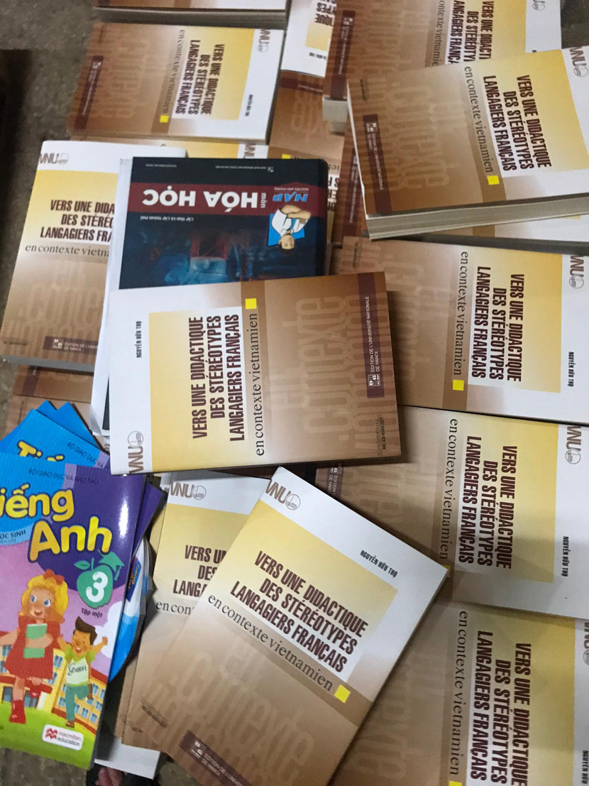 Rất nhiều loại sách giáo khoa được phát hiện tại đây Rất nhiều loại sách giáo khoa được phát hiện tại đây