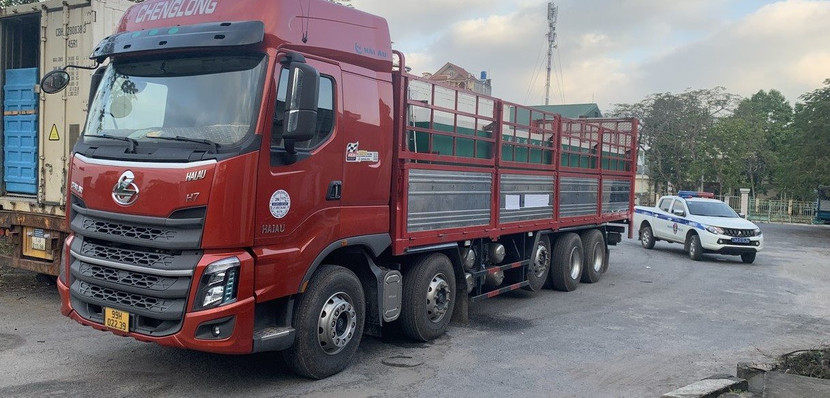 Chiếc xe tải chở 450kg cá tầm nhập lậu