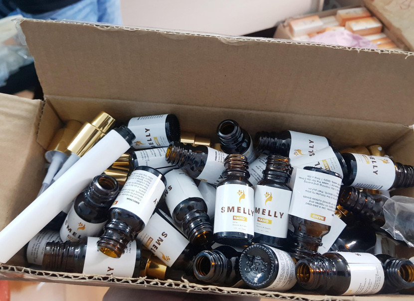 Một số vỏ lọ thu tại hiện trường