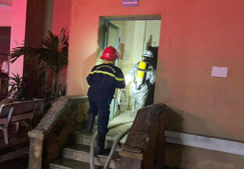 Lực lượng chữa cháy chuyên nghiệp tiếp cận hiện trường Lực lượng chữa cháy chuyên nghiệp tiếp cận hiện trường