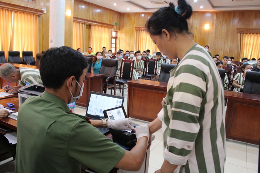 Tổ chức cấp CCCD gắn chíp cho các phạm nhân được đặc xá tại Trại tạm giam số 1 - CATP Hà Nội