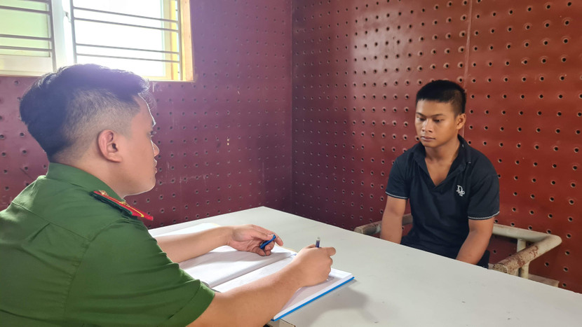 Cơ quan CSĐT CAH Thanh Oai tiến hành ghi lời khai Lê Văn Mạnh Cơ quan CSĐT CAH Thanh Oai tiến hành ghi lời khai Lê Văn Mạnh