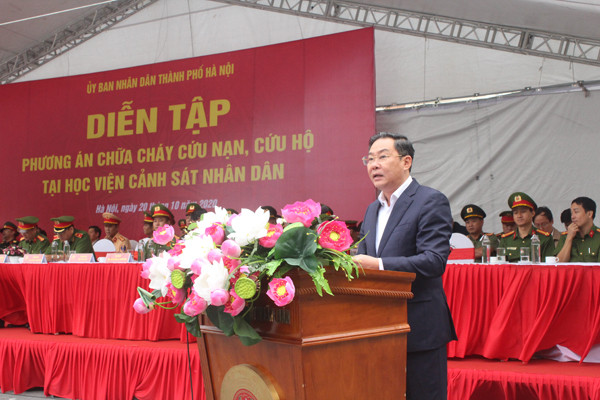 Ông Lê Hồng Sơn, Phó Chủ tịch UBND TP Hà Nội, Trưởng ban chỉ đạo diễn tập phát biểu khai mạc buổi diễn tập Ông Lê Hồng Sơn, Phó Chủ tịch UBND TP Hà Nội, Trưởng ban chỉ đạo diễn tập phát biểu khai mạc buổi diễn tập