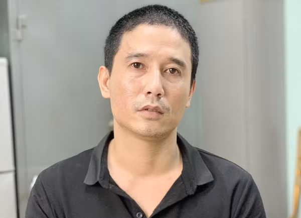 Đối tượng Nguyễn Tiến Phi tại cơ quan công an