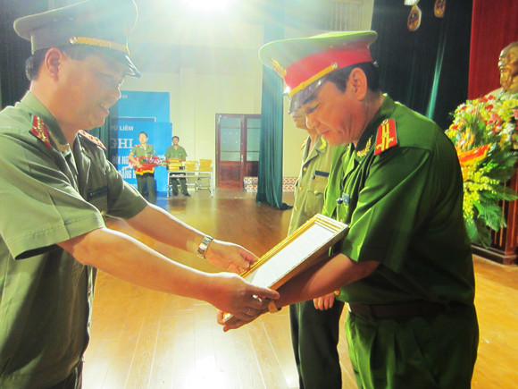 CAQ Bắc Từ Liêm tổ chức thăng cấp bậc hàm cho 183 cán bộ, chiến sỹ ảnh 1