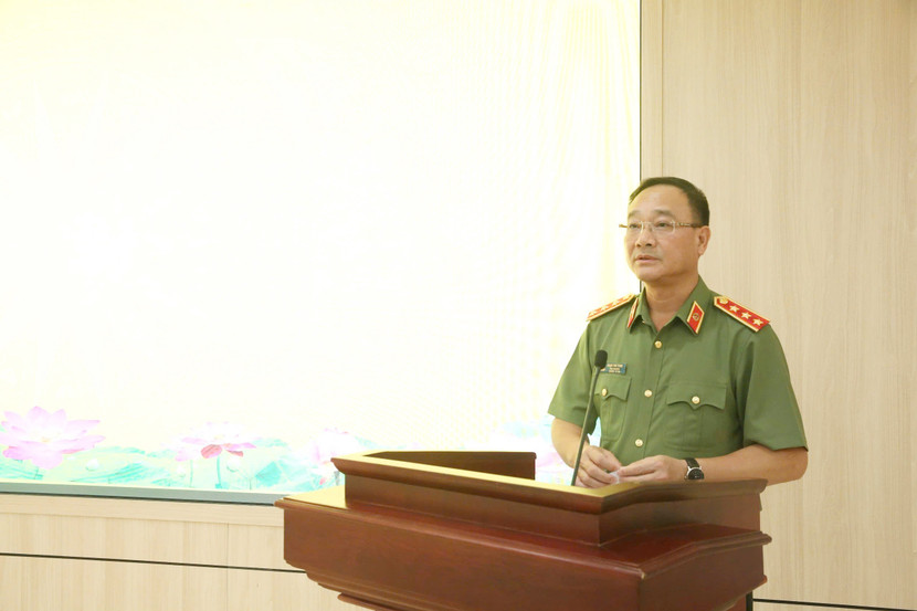 Thượng tướng Phạm Thế Tùng, Thứ trưởng Bộ Công an, Trưởng Tiểu ban An ninh trật tự lễ kỷ niệm 80 năm Cách mạng tháng Tám thành công và Quốc khánh nước CHXHCN Việt Nam phát biểu tại hội nghị