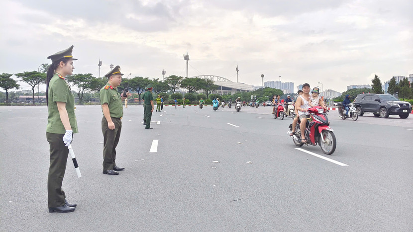 Giữ nghiêm tư thế, tác phong, hình ảnh người chiến sỹ Công an dù thời gian thực hiện nhiệm vụ kéo dài Giữ nghiêm tư thế, tác phong, hình ảnh người chiến sỹ Công an dù thời gian thực hiện nhiệm vụ kéo dài