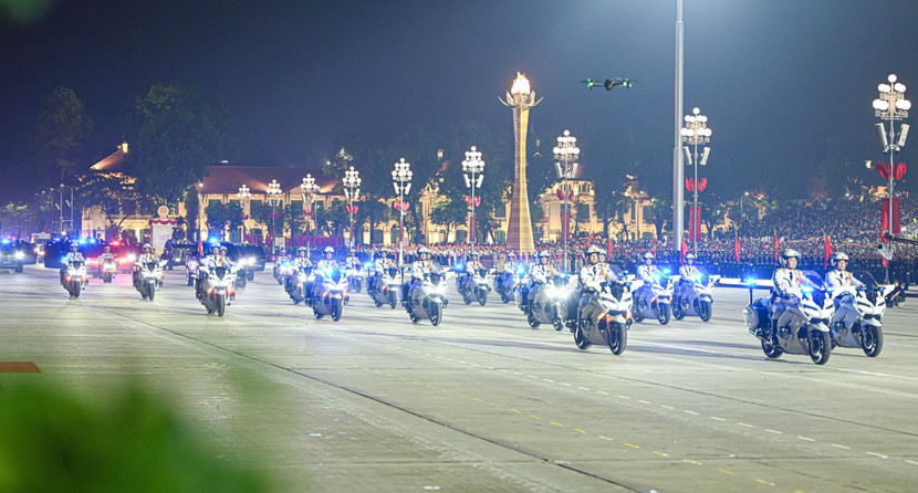 Đội hình mô tô di chuyển trong lễ sơ duyệt A80 Đội hình mô tô di chuyển trong lễ sơ duyệt A80