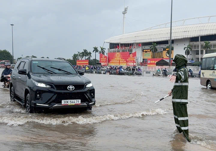 Hướng dẫn phương tiện qua khu vực ngập úng