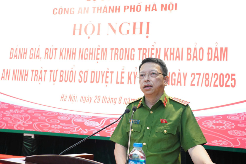 Thiếu tướng Nguyễn Hồng Ky, Phó Giám đốc CATP phát biểu tại Hội nghị Thiếu tướng Nguyễn Hồng Ky, Phó Giám đốc CATP phát biểu tại Hội nghị