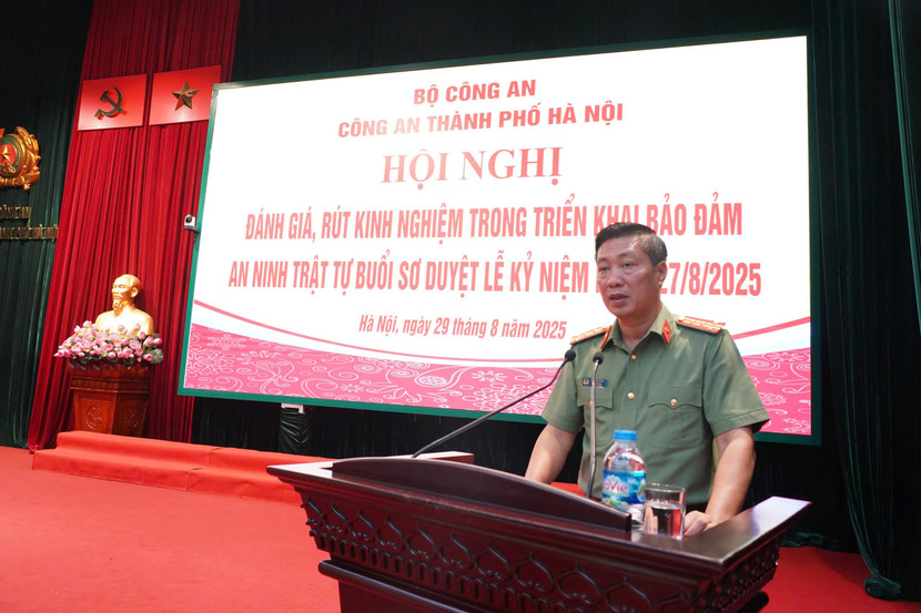 Đại tá Đỗ Xuân Tiệp, Phó Tư lệnh Bộ Tư lệnh Cảnh vệ trao đổi về nội dung phối hợp trong những ngày qua Đại tá Đỗ Xuân Tiệp, Phó Tư lệnh Bộ Tư lệnh Cảnh vệ trao đổi về nội dung phối hợp trong những ngày qua