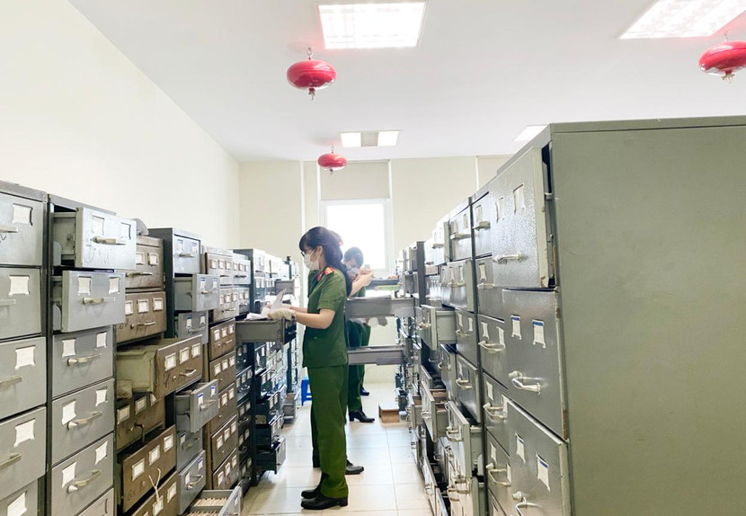 Công việc lặng thầm của CBCS Đội Tàng thư CCCD đã góp phần vào thành công chung của CATP Hà Nội trong chiến dịch cấp 6,5 triệu CCCD gắn chip