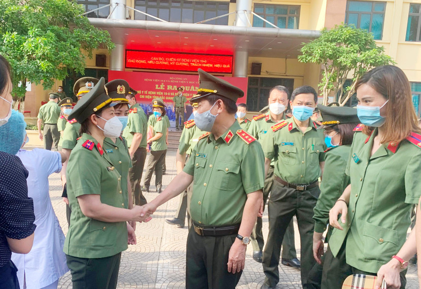Thượng tướng Nguyễn Văn Sơn, Thứ trưởng Bộ Công an động viên các y, bác sỹ, cán bộ y tế CAND lên đường chi viện tại Bắc Giang Thượng tướng Nguyễn Văn Sơn, Thứ trưởng Bộ Công an động viên các y, bác sỹ, cán bộ y tế CAND lên đường chi viện tại Bắc Giang