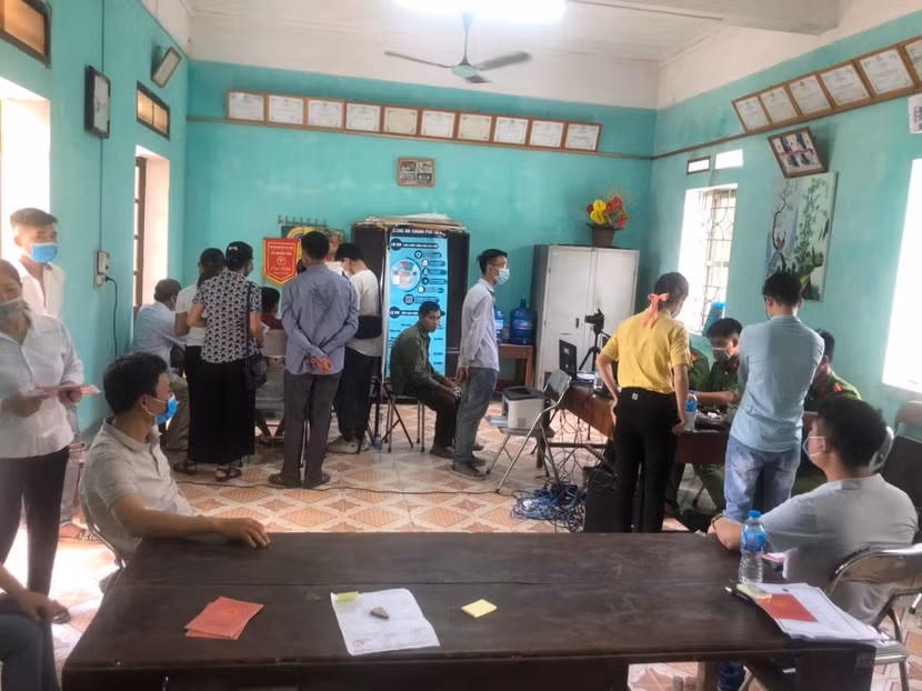 CAH Phú Xuyên cũng bố trí 6 điểm cấp CCCD lưu động trên địa bàn cùng điểm bầu cử