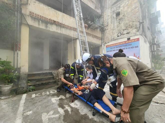 Người cao tuổi tham gia, sát cánh cùng lực lượng công an trong các sự cố cứu hộ, cứu nạn