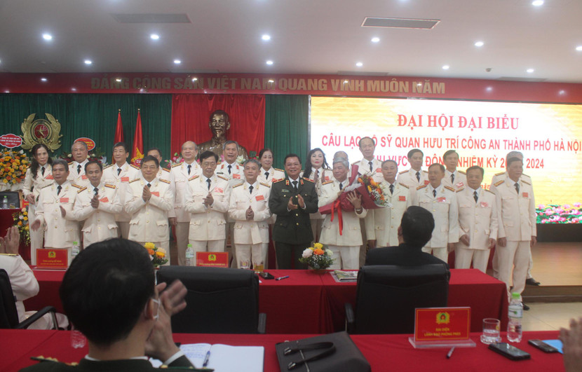 Ra mắt Ban chủ nhiệm CLB với 25 đồng chí Ra mắt Ban chủ nhiệm CLB với 25 đồng chí