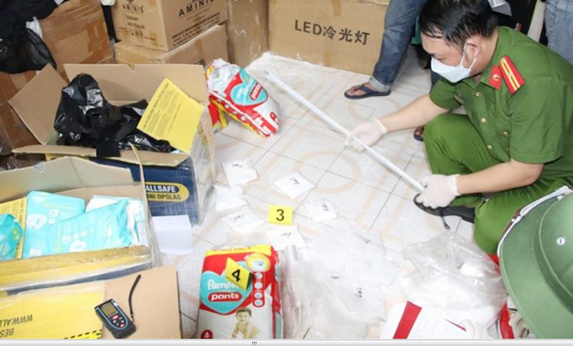 Lực lượng chức năng khám xét khẩn cấp nhà của Phạm Thị Quỳnh Trang