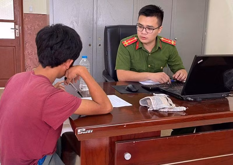 Cơ quan CSĐT Công an tỉnh Bắc Kạn làm việc với C