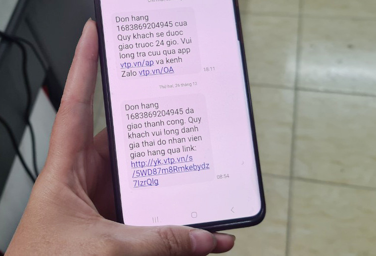 Đường link kỳ bí trong tin nhắn của một thương hiệu vận chuyển Đường link kỳ bí trong tin nhắn của một thương hiệu vận chuyển