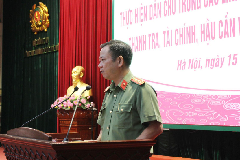 Đại tá, TS. Lê Trang Hùng, Trưởng phòng Phổ biến, giáo dục pháp luật, theo dõi kiểm tra thi hành pháp luật và pháp chế địa phương, Cục Pháp chế và cải cách hành chính, tư pháp quán triệt nội dung cơ bản của 7 Thông tư