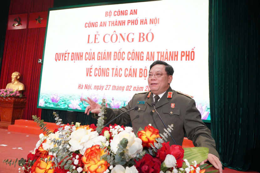 Trung tướng Nguyễn Hải Trung, Ủy viên Ban Thường vụ Thành ủy, Bí thư Đảng ủy, Giám đốc CATP Hà Nội chủ trì lễ công bố quyết định