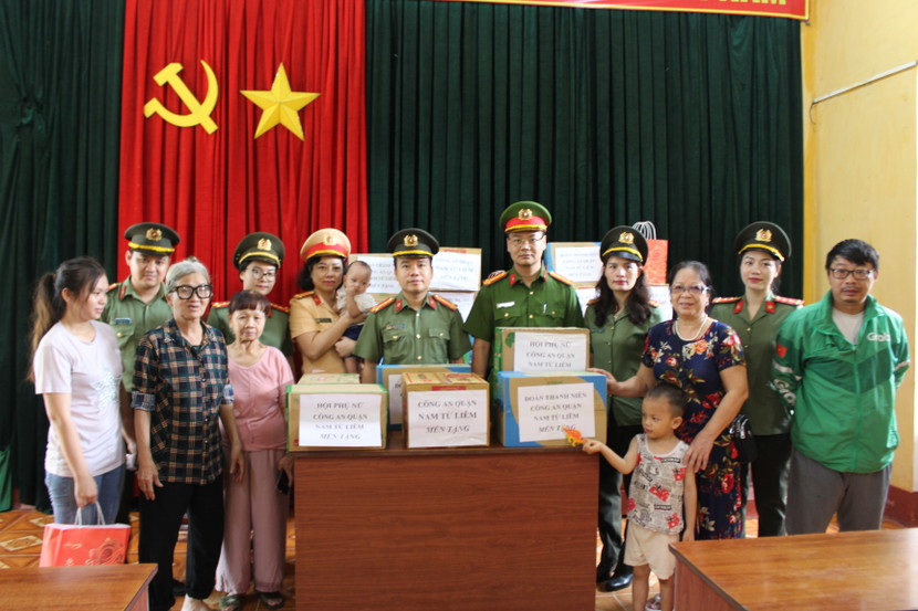 Nghĩa cử cao đẹp của CBCS CAQ Nam Từ Liêm Nghĩa cử cao đẹp của CBCS CAQ Nam Từ Liêm