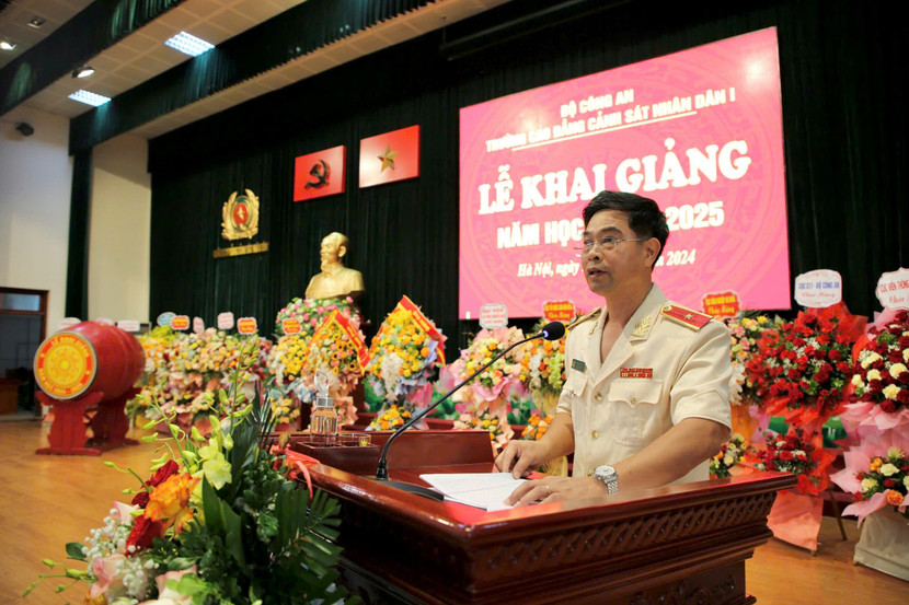 Thiếu tướng, PGS.TS Lê Hoài Nam, Hiệu trưởng trường Cao đẳng CSND I đọc diễn văn khai giảng năm học mới