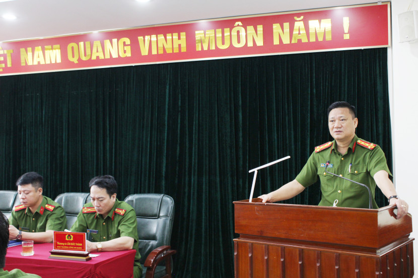 Đại tá Trần Văn Hóa, Trưởng CAQ Nam Từ Liêm kêu gọi CBCS CAQ ủng hộ người dân bị ảnh hưởng bão lụt Đại tá Trần Văn Hóa, Trưởng CAQ Nam Từ Liêm kêu gọi CBCS CAQ ủng hộ người dân bị ảnh hưởng bão lụt