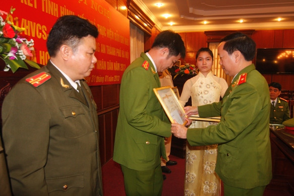 Gắn kết lý luận với thực tiễn công tác phòng chống tội phạm ảnh 3