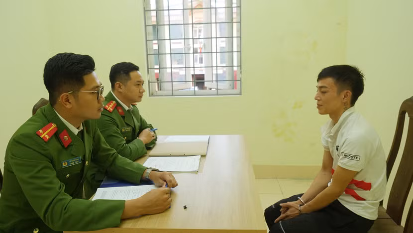 Cơ quan CSĐT - CAH Hoài Đức ghi lời khai Nguyễn Chí Diện