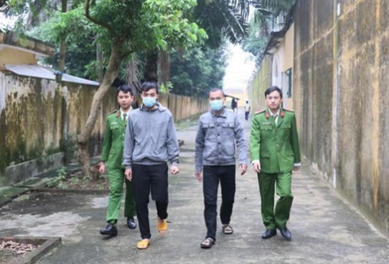 Cơ quan CSĐT Công an tỉnh Hà Tĩnh đã ra lệnh tạm giam Nguyễn Công Anh và Trần Văn Công về hành vi tổ chức đánh bạc Cơ quan CSĐT Công an tỉnh Hà Tĩnh đã ra lệnh tạm giam Nguyễn Công Anh và Trần Văn Công về hành vi tổ chức đánh bạc