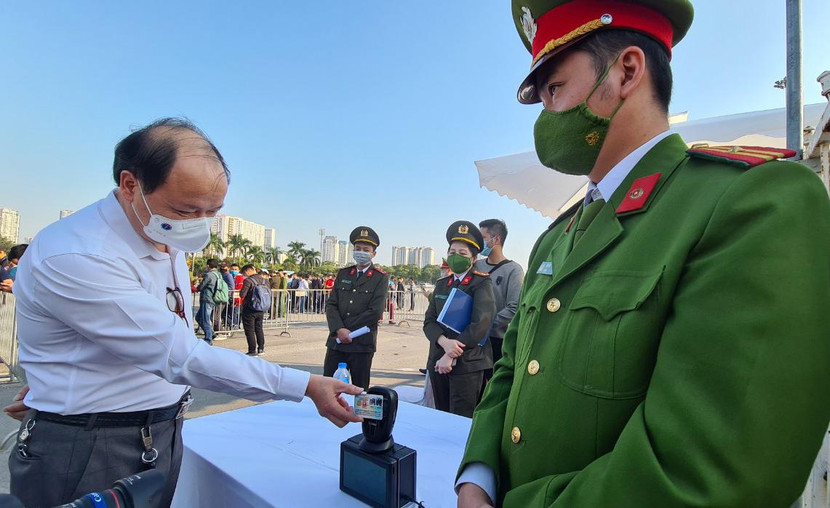 Diễn tập quét thẻ CCCD qua máy hiển thị thông tin tiêm chủng Diễn tập quét thẻ CCCD qua máy hiển thị thông tin tiêm chủng