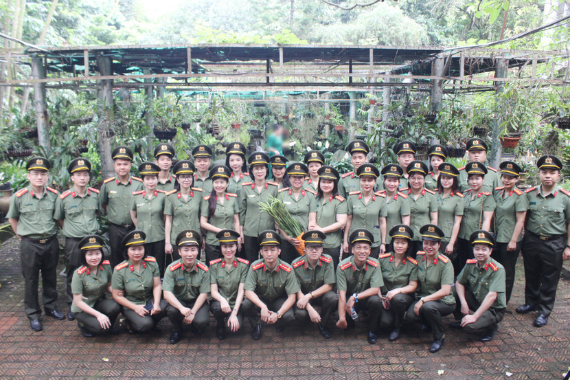 Đây là đợt sinh hoạt chính trị có ý nghĩa giáo dục truyền thống cho đoàn viên, hội viên Phòng An ninh kinh tế Đây là đợt sinh hoạt chính trị có ý nghĩa giáo dục truyền thống cho đoàn viên, hội viên Phòng An ninh kinh tế