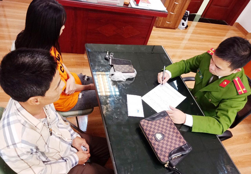 Cơ quan công an ghi lời khai ông Nguyễn Ngọc Huấn Cơ quan công an ghi lời khai ông Nguyễn Ngọc Huấn