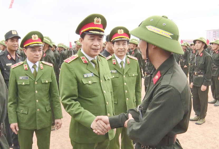 Thiếu tướng Lê Quốc Hùng, Ủy viên Trung ương Đảng, Thứ trưởng Bộ Công an thăm hỏi, động viên tân binh Thiếu tướng Lê Quốc Hùng, Ủy viên Trung ương Đảng, Thứ trưởng Bộ Công an thăm hỏi, động viên tân binh