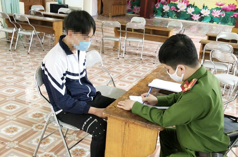 CAH Mỹ Đức làm việc với học sinh quay và đăng tải clip lên nhóm riêng của lớp CAH Mỹ Đức làm việc với học sinh quay và đăng tải clip lên nhóm riêng của lớp