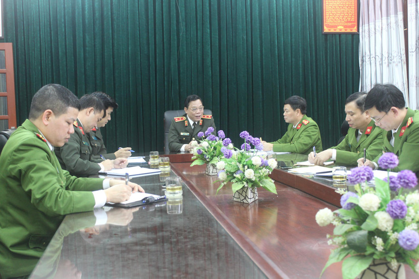 Trung tướng Nguyễn Hải Trung - Ủy viên Ban Thường vụ Thành ủy, Bí thư Đảng ủy, Giám đốc CATP đánh giá, rút kinh nghiệm công tác cấp CCCD tại CAH Chương Mỹ Trung tướng Nguyễn Hải Trung - Ủy viên Ban Thường vụ Thành ủy, Bí thư Đảng ủy, Giám đốc CATP đánh giá, rút kinh nghiệm công tác cấp CCCD tại CAH Chương Mỹ