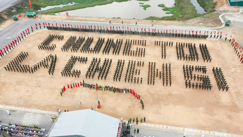 Các tân binh xếp chữ "Chúng tôi là chiến sỹ" Các tân binh xếp chữ "Chúng tôi là chiến sỹ"