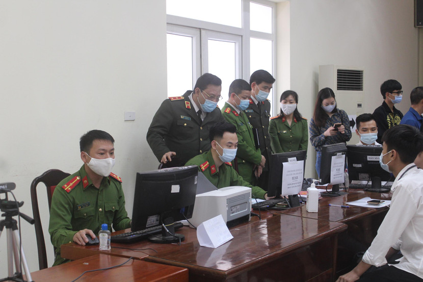 Trung tướng Nguyễn Hải Trung và đoàn công tác kiểm tra công tác cấp CCCD tại CAQ Hà Đông Trung tướng Nguyễn Hải Trung và đoàn công tác kiểm tra công tác cấp CCCD tại CAQ Hà Đông