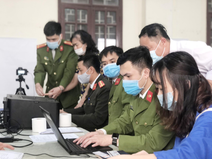 Cùng đồng hành hoàn thành hồ sơ cấp CCCD mới cho người dân