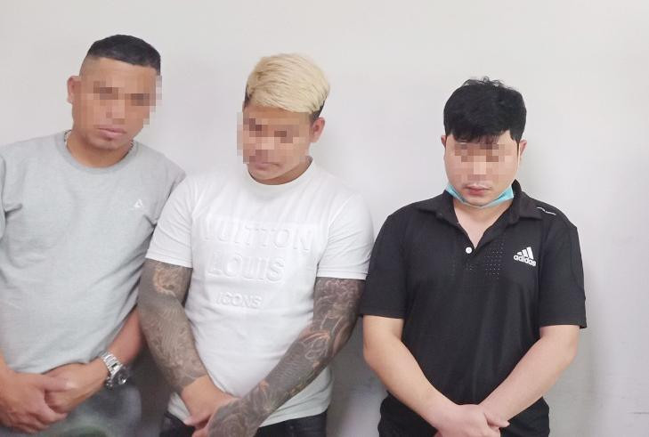 Nhóm nam thanh niên góp tiền rủ bạn vào nhà nghỉ chơi ma túy Nhóm nam thanh niên góp tiền rủ bạn vào nhà nghỉ chơi ma túy