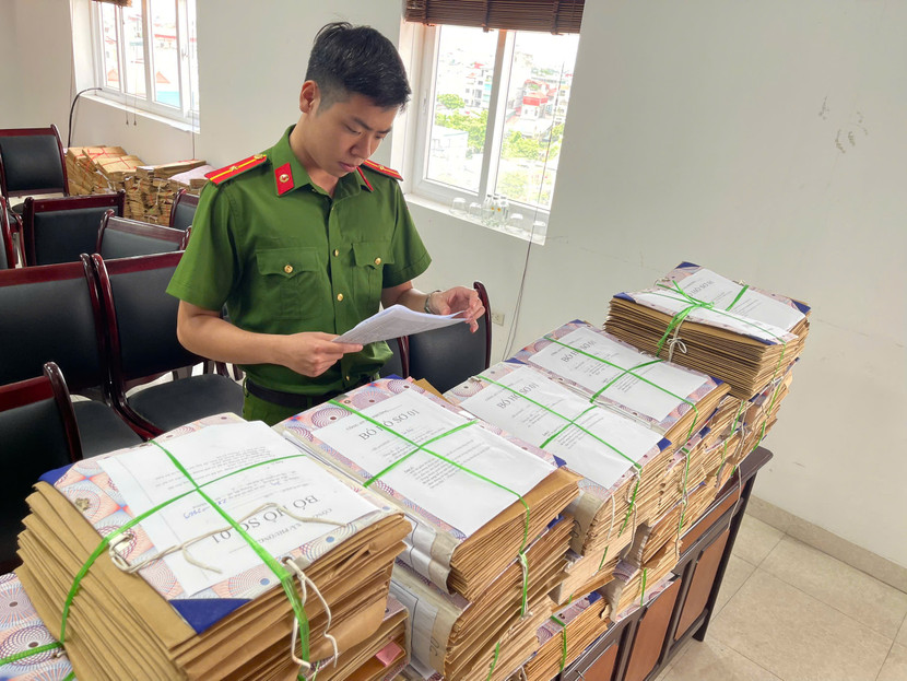 Công an cấp xã phân loại, tiếp nhận hồ sơ