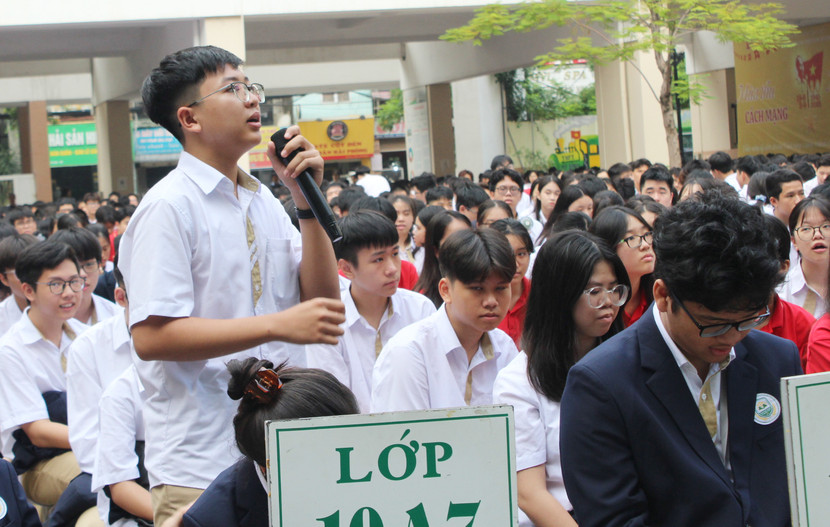 Các em học sinh tương tác với báo cáo viên