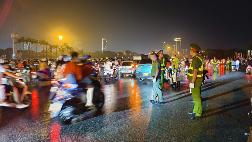 Bất kể ngày hay đêm, lực lượng Công an Thủ đô luôn hết mình vì cuộc sống bình yên của nhân dân Bất kể ngày hay đêm, lực lượng Công an Thủ đô luôn hết mình vì cuộc sống bình yên của nhân dân