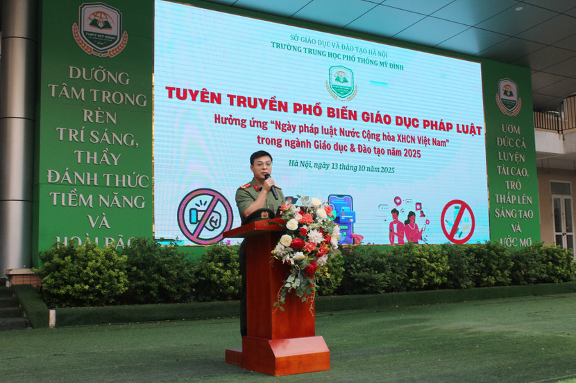 Cán bộ Cục An ninh mạng và phòng chống tội phạm sử dụng công nghệ cao Bộ Công an trao đổi về an ninh mạng