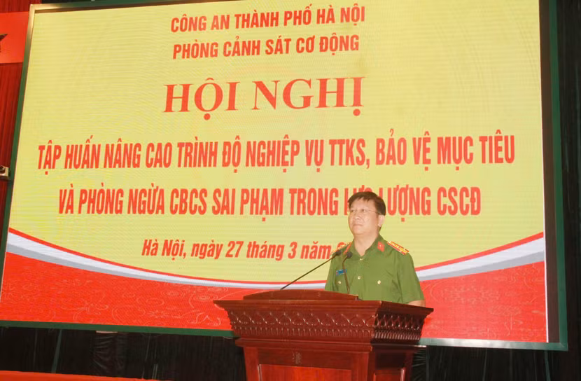 Đại tá Phạm Văn Hậu, Trưởng phòng Cảnh sát cơ động CATP Hà Nội phát biểu khai mạc hội nghị