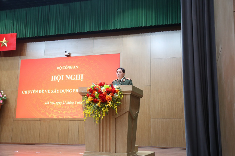 Thứ trưởng Lê Quốc Hùng phát biểu tại hội nghị