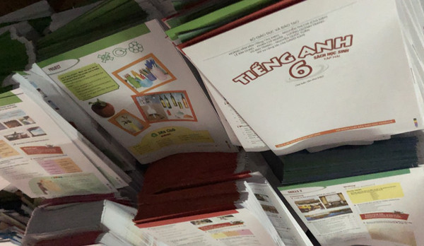 Lực lượng chức năng thu giữ gần 4.000 kg sách bán thành phẩm Lực lượng chức năng thu giữ gần 4.000 kg sách bán thành phẩm