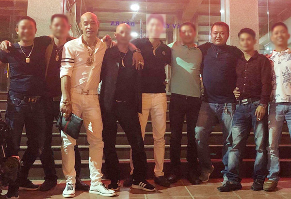 Đoàn Ngọc Thái (thứ ba từ bên phải sang) từng đón tiếp Dũng "trọc" Hà Đông ở Điện Biên Đoàn Ngọc Thái (thứ ba từ bên phải sang) từng đón tiếp Dũng "trọc" Hà Đông ở Điện Biên