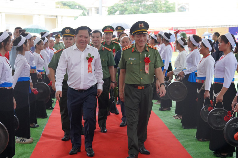 Bộ trưởng Bộ Công an Lương Tam Quang và Bí thư Tỉnh ủy Hòa Bình Nguyễn Phi Long tham dự "Ngày hội hội toàn dân bảo vệ an ninh Tổ quốc” năm 2024 tại xã Phong Phú Bộ trưởng Bộ Công an Lương Tam Quang và Bí thư Tỉnh ủy Hòa Bình Nguyễn Phi Long tham dự "Ngày hội hội toàn dân bảo vệ an ninh Tổ quốc” năm 2024 tại xã Phong Phú